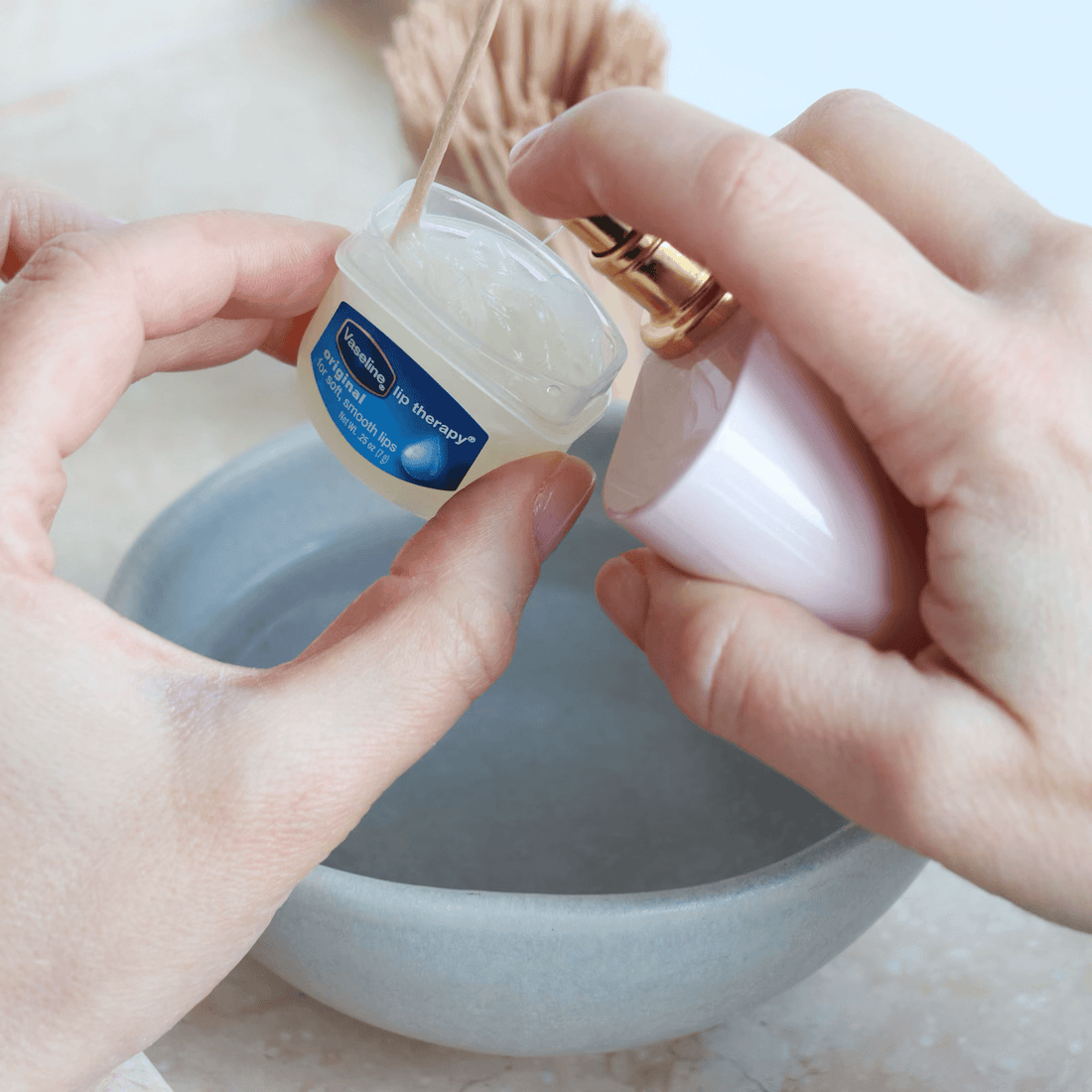 🧴 Vaseline Hack: Zo Laat Je Parfum Veel Langer Ruiken - Magnifique