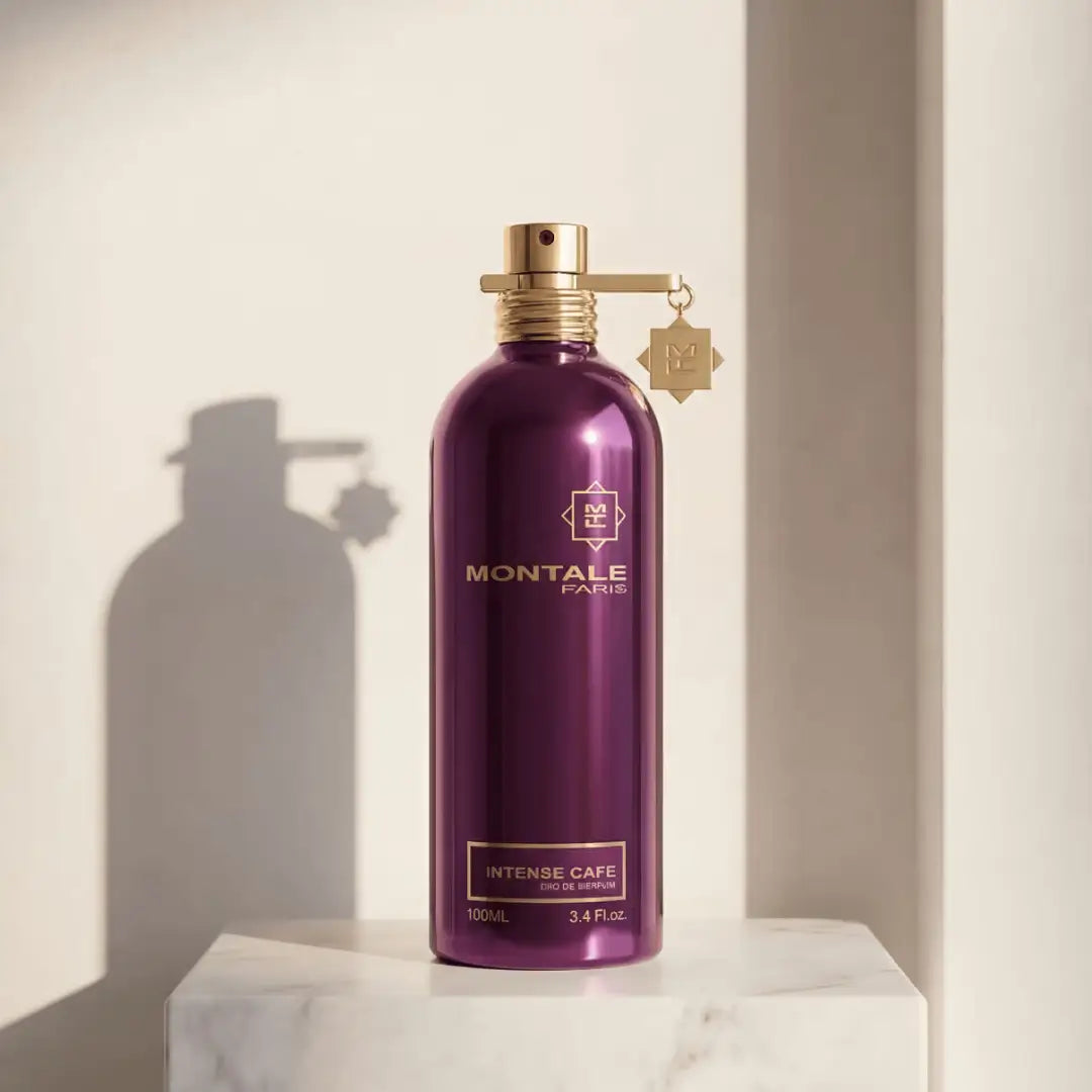 Montale Intense Café Eau de Parfum 100ml sfeerbeeld op marmeren sokkel met schaduw